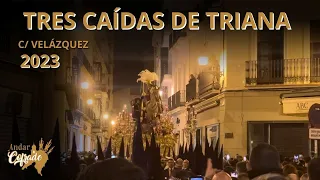 IMPRESIONANTE Tres Caídas de Triana por Calle Velázquez - Madrugá Sevilla 2023