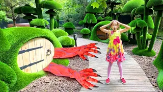 Sofia Lost Toy Dragon! София ищет свою пропавшую игрушку Дракона в детском парке хоббитов