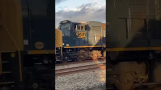 Fresh SD70MAC on Q264 in YN3w paint