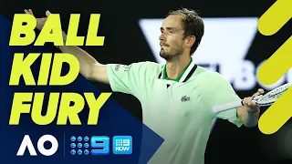 Daniil Medvedev lectures ballkids and umpire during Australian Open final | Wide World of Sports