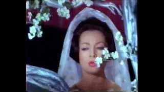 Sara Montiel - Pequeña flor (from the movie "Noches de Casablanca").avi