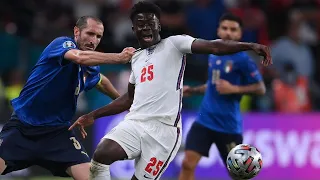 Chiellini Disgraceful Foul as Saka Gets Dragged Back By His Shirt