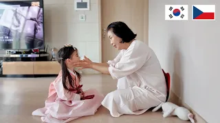 A 3-year-old SoHee visited grandmother to wish her a Happy Lunar New Year 🐲