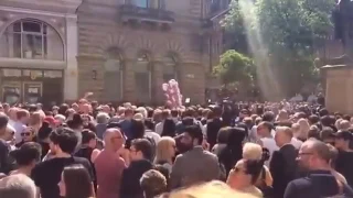 Manchester crowd joins women's singing oasis look back in Anger