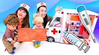 Oyuncak bebek ile ambulansta neler var öğrenelim! Eğitici doktor oyunları - seçkin bölümler!