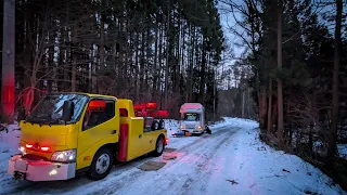 【雪道スタック】2WDキャンピングカーでアイスバーンを上りきれず立ち往生してしまいました・・・