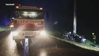 Tödlicher Verkehrsunfall: Autolenker (39) starb nach Kollision mit Strommast in Neukirchen am Walde