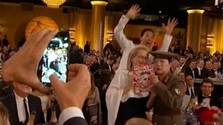 Benedict Cumberbatch Photobombs Meryl Streep, Margaret Cho at 2015 Golden Globe Awards