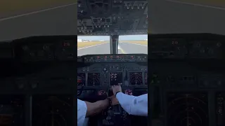 New airline pilot's first ever takeoff in a REAL Boeing 737NG airliner during circuit training