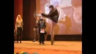 Jean-Claude Van Damme kick over the head of a kid