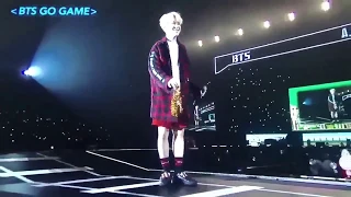 Jimin accidentally doing a split on stage