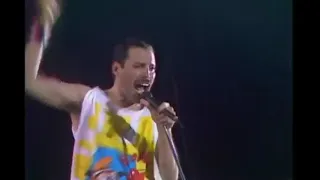 Queen - Bohemian Rhapsody (Live at Wembley 7/11/86) with opera section video - Best Version