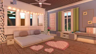 Decorating a Beach House in Bloxburg w/ Anix & Faulty