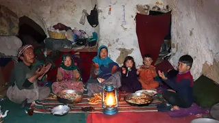 Ramadan Kareem: Family meal in a cave Like 2000 years ago