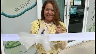 Millonario regala pastelería a mujer inmigrante y a su pobre hijo 😭 Su historia nos hizo llorar