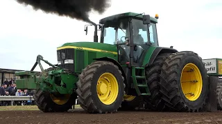 John Deere 7810 - Tractors in front of the sledge doing some Pulling | Tractor Pulling Denmark