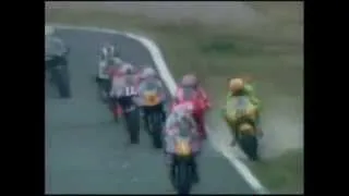 VALENTINO ROSSI  vs biaggi#DITO MEDIO!