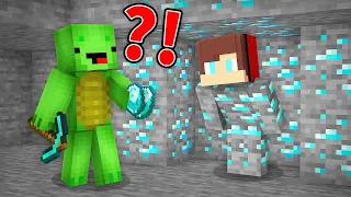 JJ Pranked Mikey as Diamond Block in Minecraft - Maizen Prank Challenge