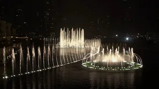 Офигенно красивый танцующий фонтан в Дубаи ( ОАЭ )