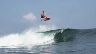 Gabriel Medina freesurf em Uluwatu, Bali