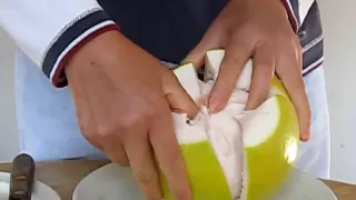 How To Cut and Peel Buoi/Pomelo