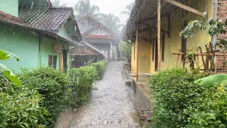 Heavy rain and thunderstorms hit villages in Indonesia | Walk in terrible thunderstorm