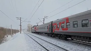 ЭП1М 393 с поездом Новороссийск-Пермь.(Приветливая бригада).