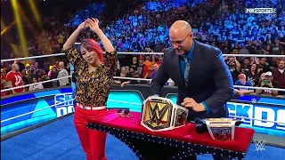 Adam Pearce le entrega a Asuka el Nuevo Campeonato Femenino - WWE SmackDown Español: 09/06/2023