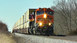 BNSF GE ES44AC 5975 Leads Monster Intermodal Stack Train Over The Hill In La Plata, MO