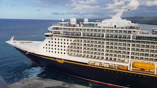 Horn battle - Oasis of the seas vs Disney Fantasy : Disney Horn Battle with Oasis of the Seas :