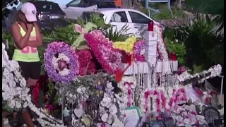Johnny Hallyday : ses fans se recueillent sur sa tombe à Saint-Barthélémy