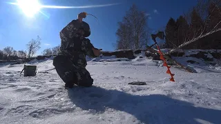 Ну, наконец, РЫБА КЛЕВАТЬ начинает! Рыбалка на МОРМЫШКУ, КОМБАЙНЫ!