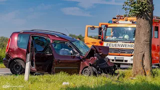 Tödlicher Crash in Köln: PKW kollidiert frontal mit Baum - RTH im Einsatz | 25.08.2021