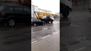 На перегонки - кто быстрее?? автовышка КАМАЗ или седельный тягач SCANIA.