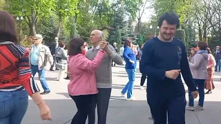 Харьков,танцы,"Не уходи!"