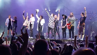 Alice Cooper - School's Out ft. Lzzy Hale and Chris Motionless [Gilford NH 8-11-19]