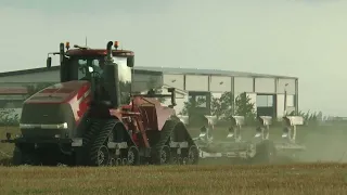 Case IH Quadtrac 550 pulling ERMO 6 furrow plough in Italy