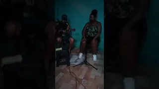 Sylvia Mayra Cantando  Whitney/ 🎼 Vamos tentar cantar Whitney do nosso jeitinho 🎼, que ousadia  😉