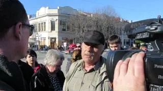 MVI 4164 На площади Ленина в Симферополе. Отряды местной самообороны крымчан