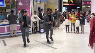 Dance at Package’s Mall Lahore Heavy Seen’s