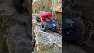 working a small ledge cralw articulation, flex, traction, 1/10 rc crawler proline comp wagon🛻🪨⛰🌳