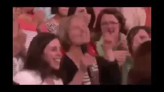 The Ellen Degeneres Show Audience sings ROAR by Katy Perry