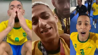 JOGADORES DA SELEÇÃO BRASILEIRA OLÍMPICA COMEMORANDO MEDALHA DE OURO