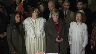 Merkel visits an important synagogue in Berlin (2) | AFP