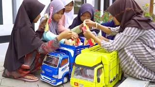 Truk Oleng Wahyu Abadi dan Truk Oleng Kuning Borong Es Krim dari Indomaret