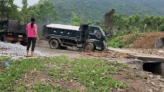 Rainy dinner with my son. Rescuing a damaged truck