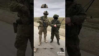 🇺🇸🇷🇺 American and Russian soldiers meet in Syria American and Russian forces werent working together