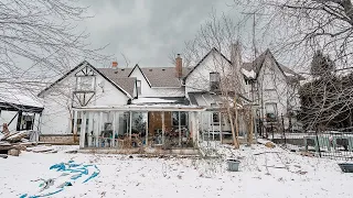 Gorgeous 1860s Farmhouse ABANDONED In The Woods! Packed Full With Multiple Cars Left Behind!