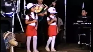 Maiara e Maraisa cantando quando era criança😍