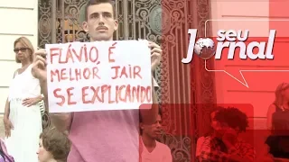 Manifestantes questionam ligações perigosas da família Bolsonaro
